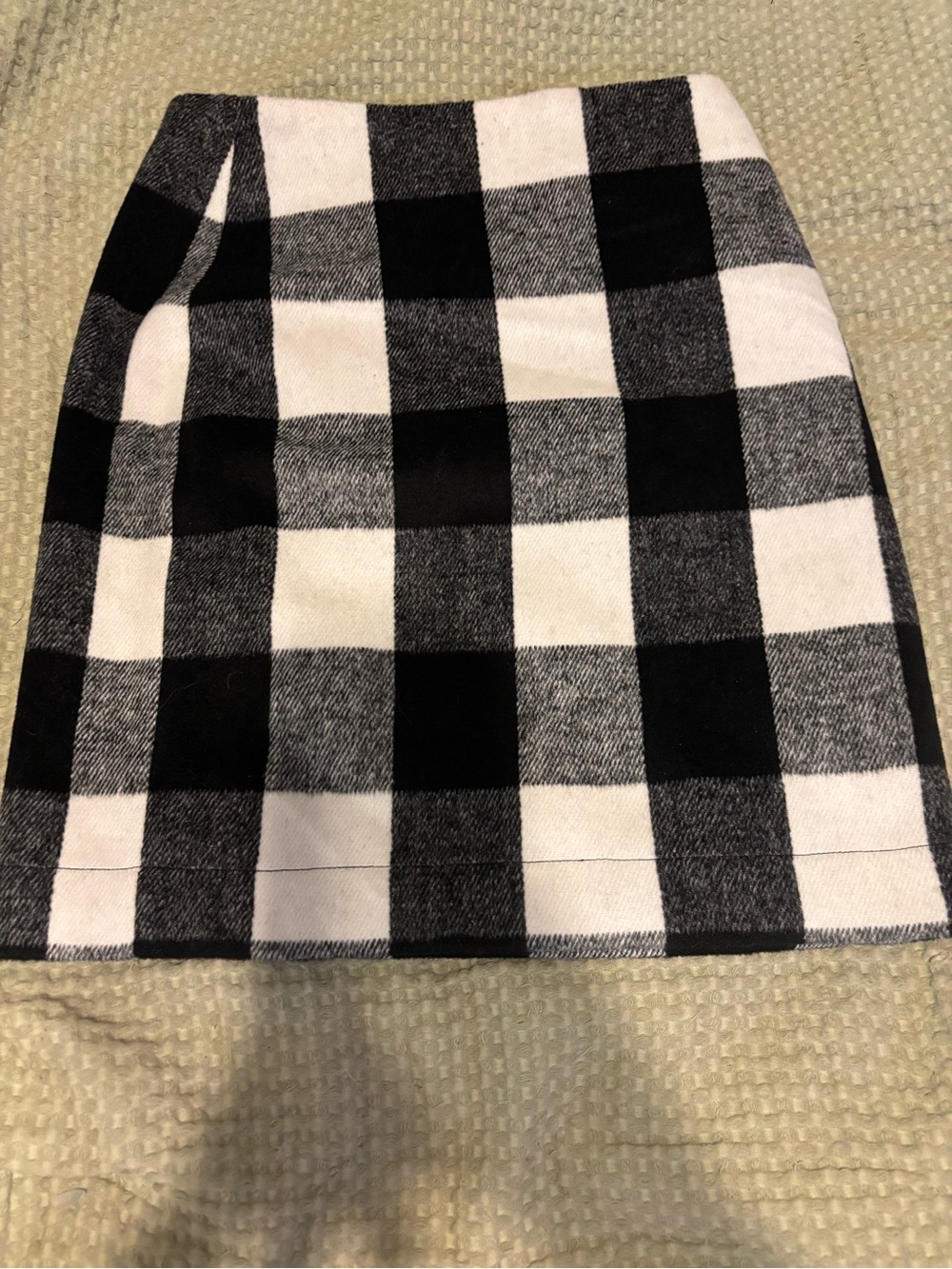Boston Proper size 0 black and white plaid wool skirt.